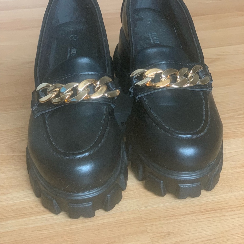 Ardene Black Loafers with Gold Chain Accent